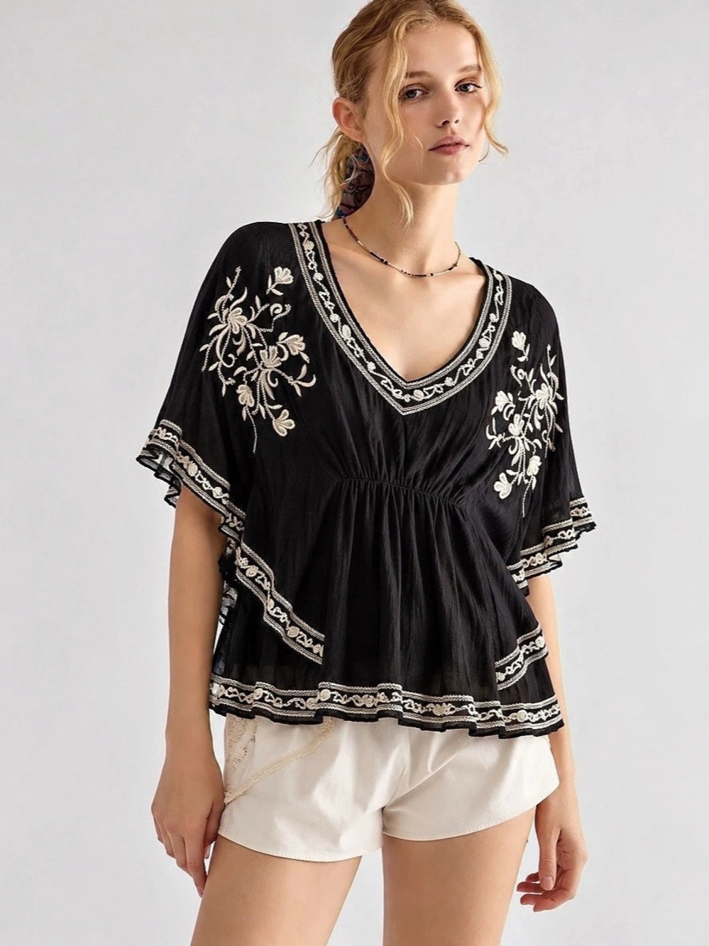 411. FYLO Floral Embroidered Tunic in Black & White Size Large